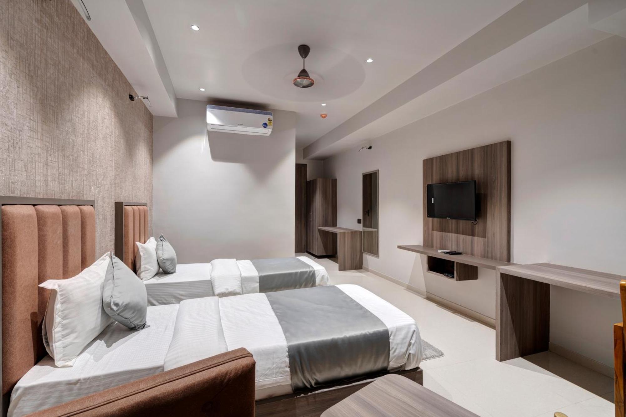 Hotel Sparsh Divine Ahmedabad Exterior foto