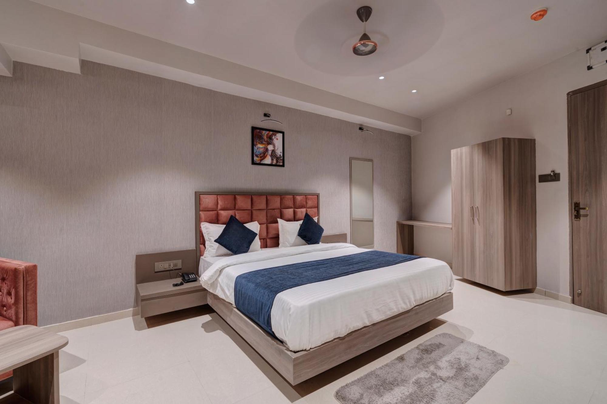 Hotel Sparsh Divine Ahmedabad Exterior foto