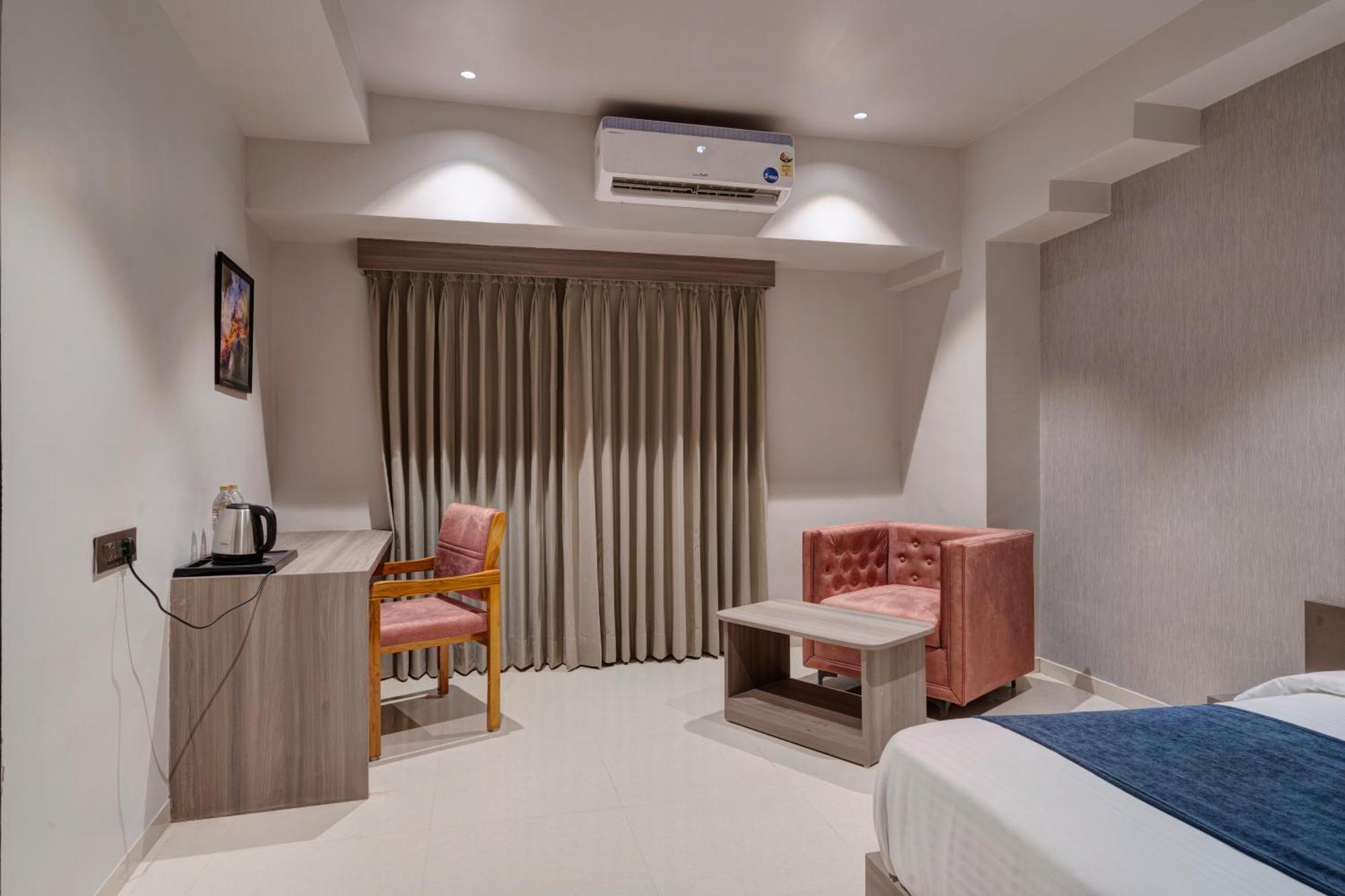 Hotel Sparsh Divine Ahmedabad Exterior foto