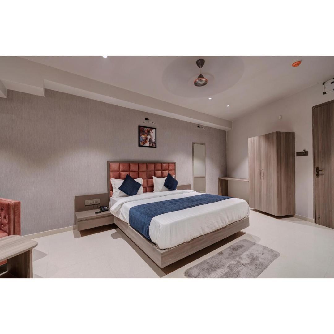 Hotel Sparsh Divine Ahmedabad Exterior foto